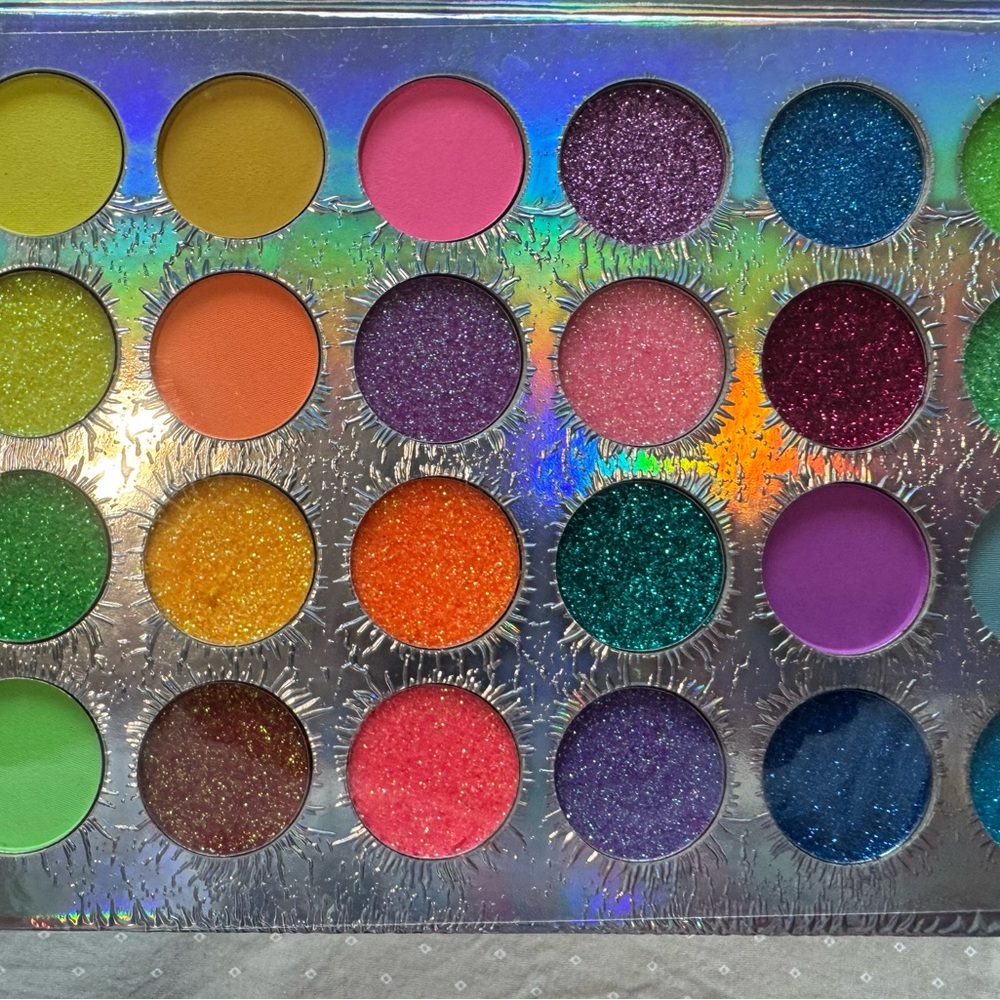 Vibrant Eyeshadow Palette